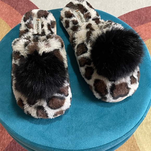 NWOT Malaku Slippers - Picture 5 of 8